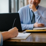 Entretiens professionnels : le piège de la case cochée | VAST PRO