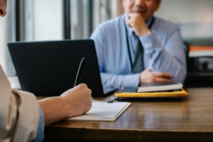 Entretiens professionnels : le piège de la case cochée | VAST PRO